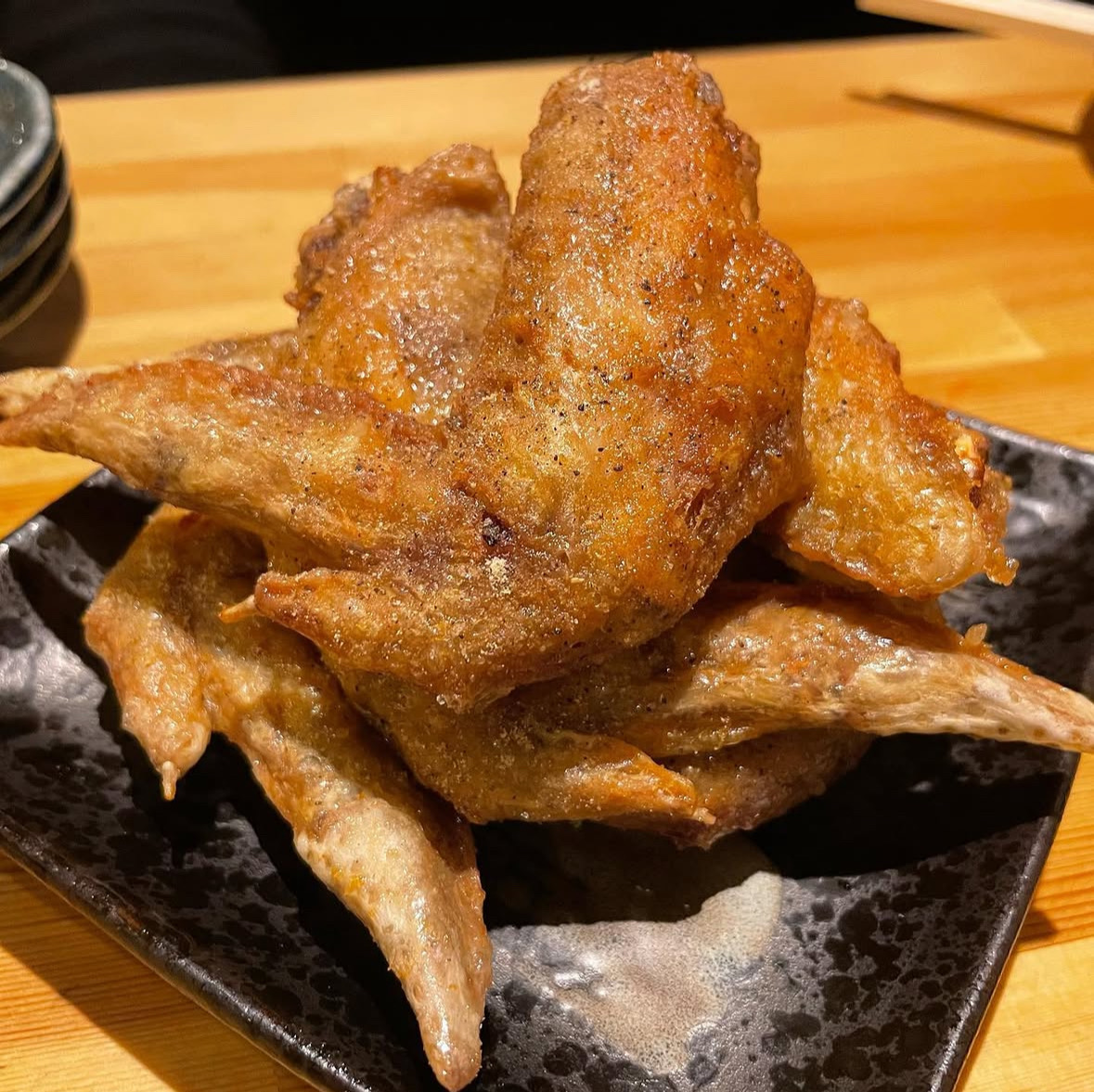 やみつきスパイス香る手羽先唐揚
